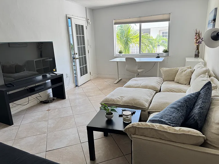201 Galen Dr #315W — Photo 2
