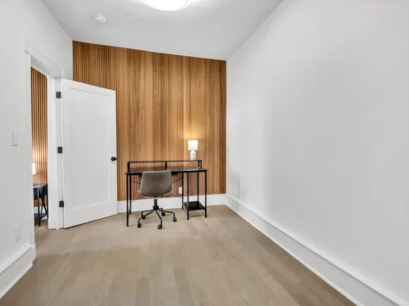 25-20 Newtown Avenue image 9 of 14