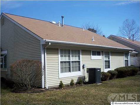 2nd image of 892B Stratford Ct