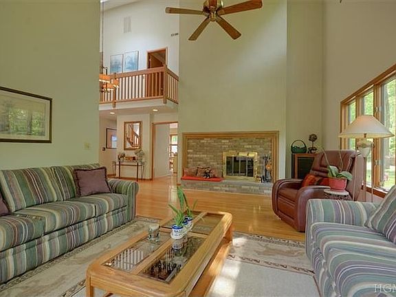3rd image of 29 Louis Dr