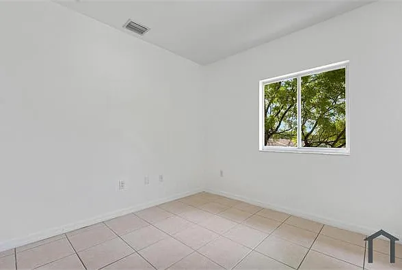 33 E 20th St #205 — Photo 28