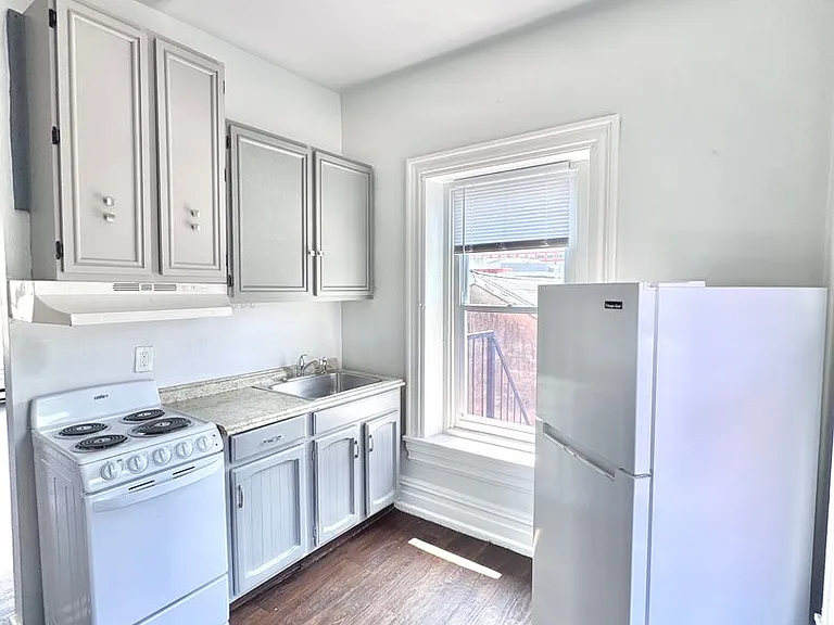 120-122 N 8th St — Photo 20