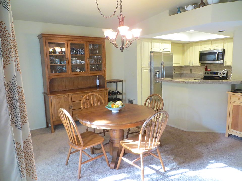 1st image of 1380 Bellevue Way NE APT 7