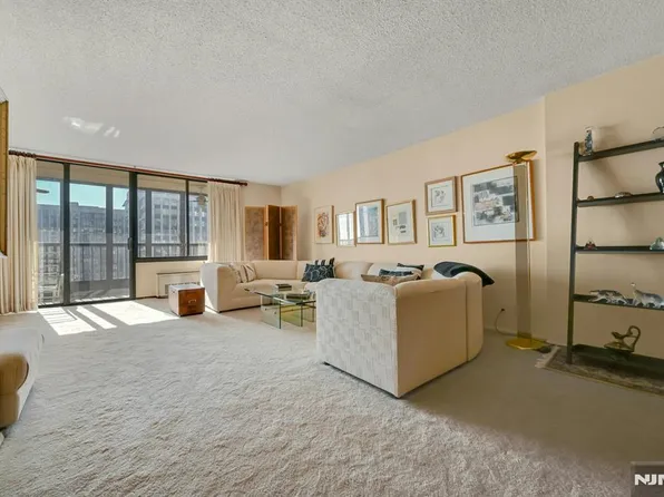 300 Winston Dr #C2711, Cliffside Park, NJ 07010