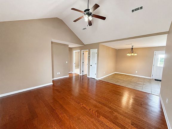 2nd image of 6109 Cottonwood Rd
