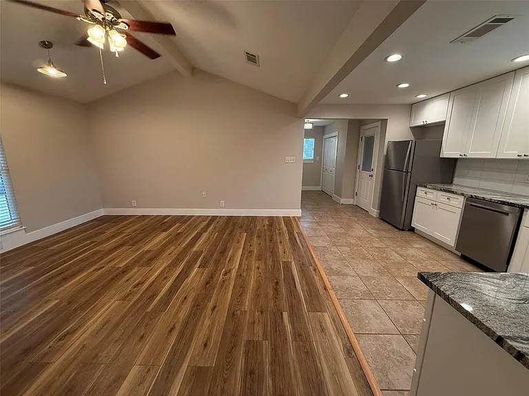 11101 Elm St — Photo 3