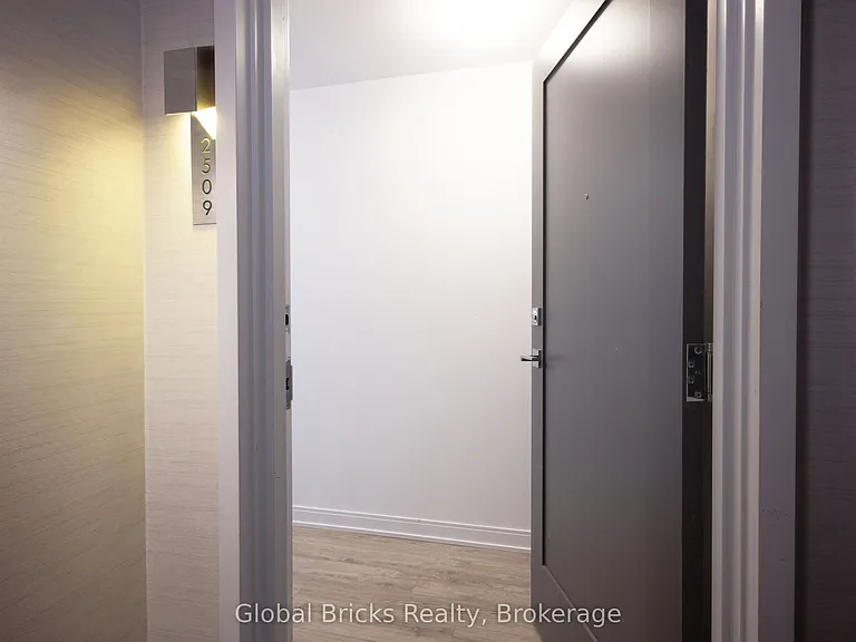 42 Charles St E #2509 — Photo 6