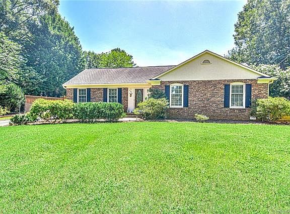 4th image of 2121 Clearview Ct