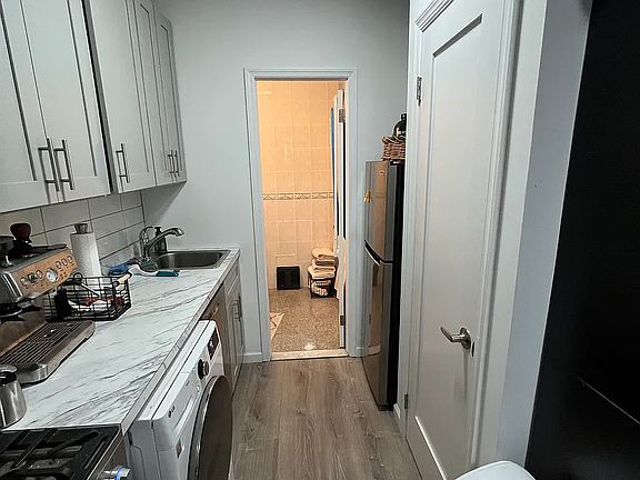 3rd image of 486 E 74th St APT 3A