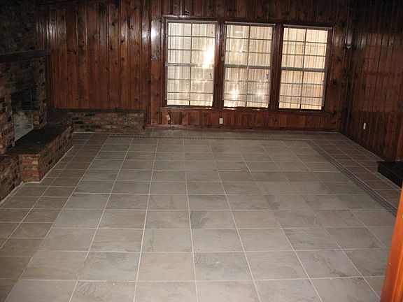 3rd image of 606 N Belmont Ave
