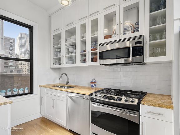 5th image of 319 E 50th St Ph J