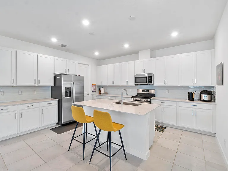 1325 Haywagon Trl — Photo 5