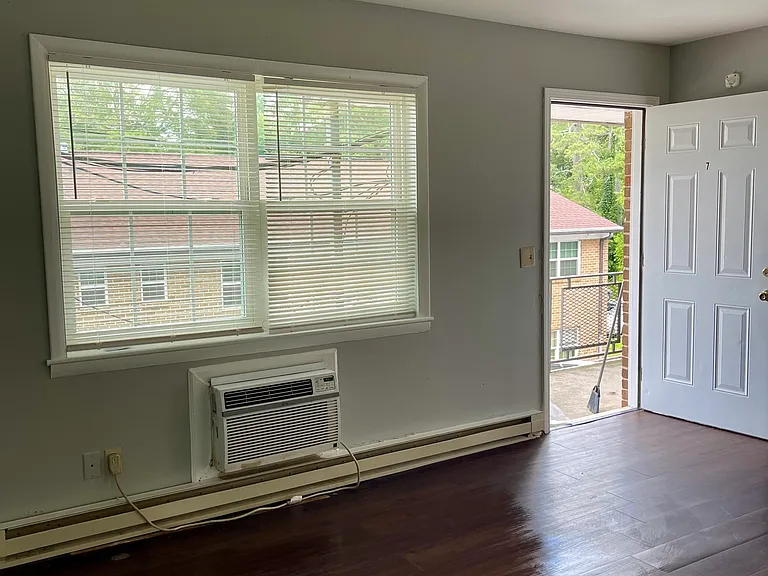 630 Burson Ave #7 — Photo 2