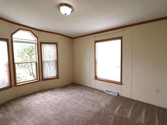 4th image of 14 Meadowview Dr