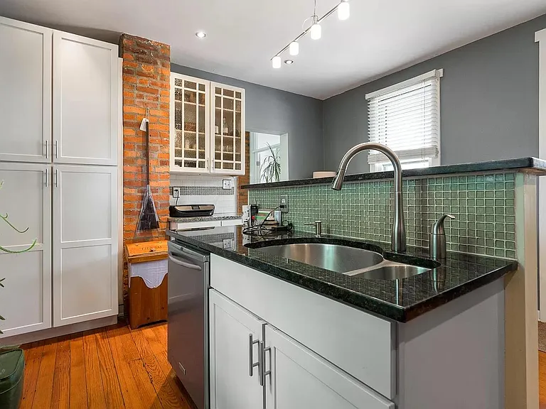 329 Jackson St — Photo 5