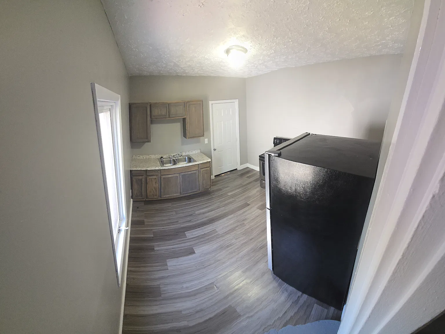 2 bed, 1000 sqft, $1,299 — Photo 4