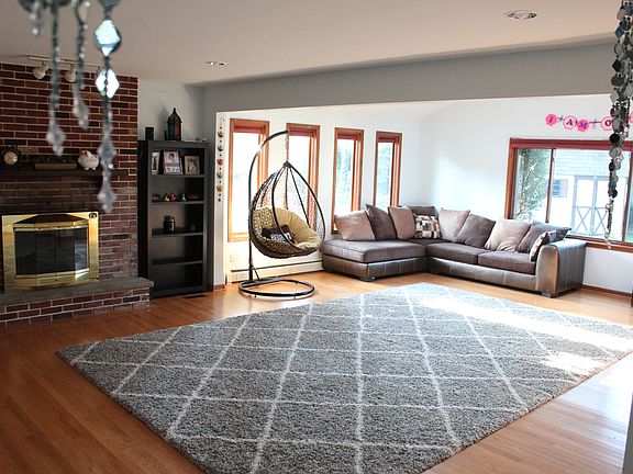 3rd image of 105 Woodshire S