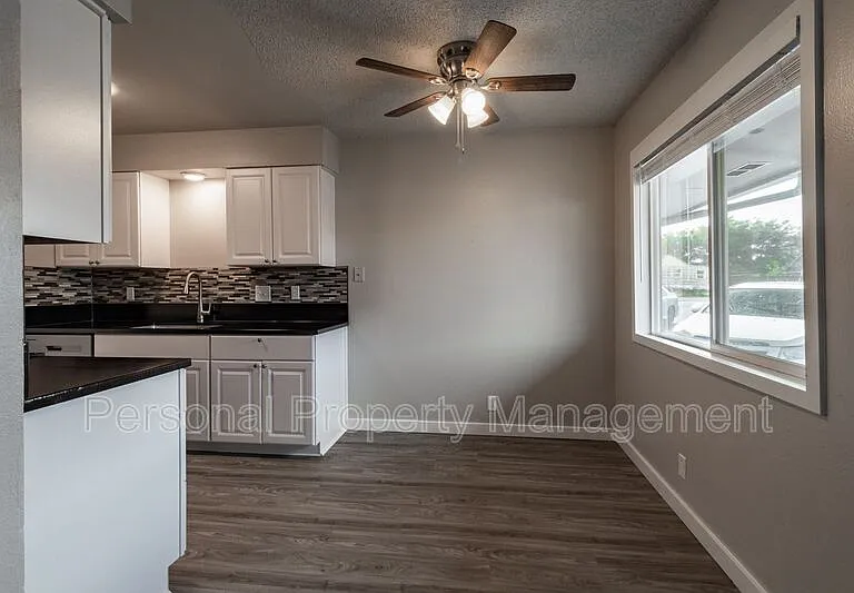 1008 NE 86th St — Photo 1