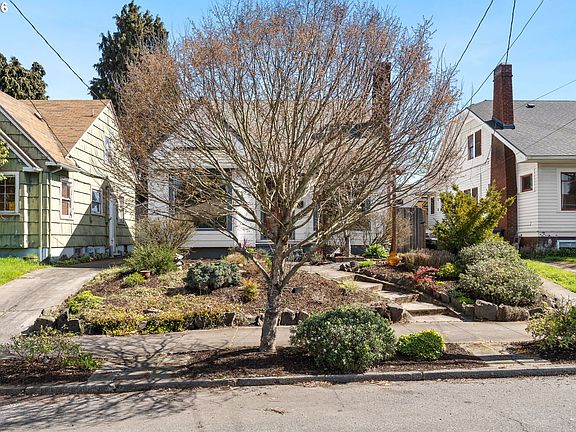 3rd image of 7024 N Albina Ave