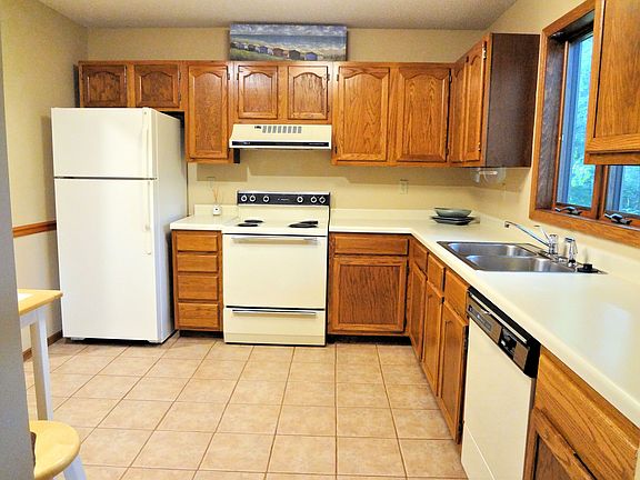 5th image of 2374 Hillwood Dr E