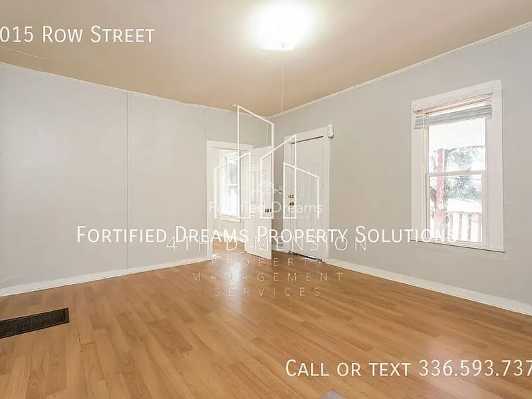 2015 Row St — Photo 2