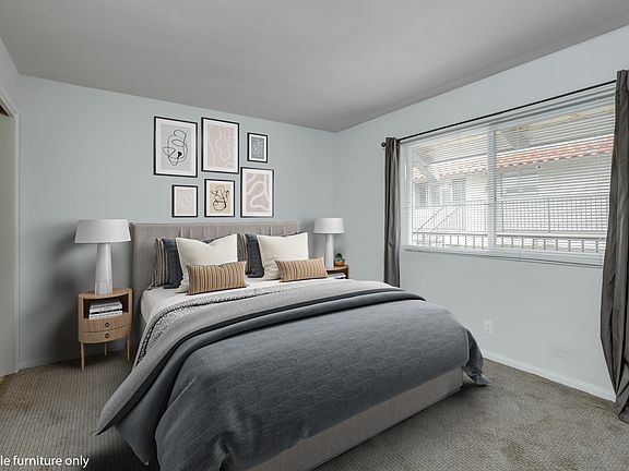 4th image of 640 Manhattan Beach Blvd APT 5