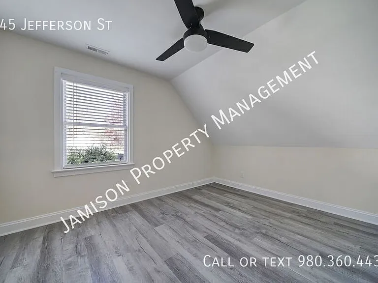 345 Jefferson St — Photo 14