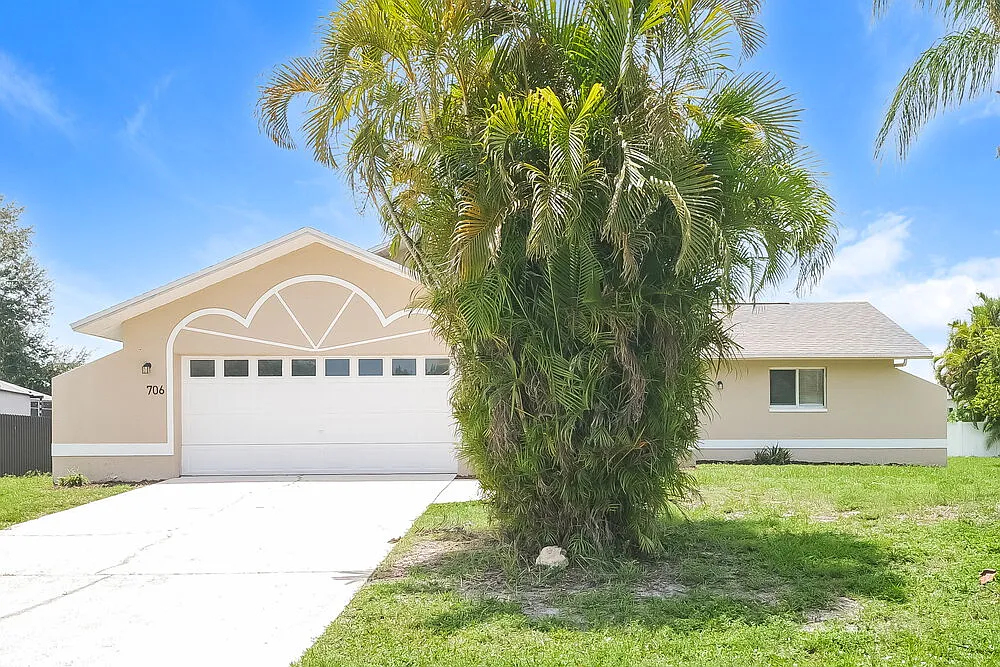 3 bed, 2.0 bath, 1225 sqft, $1,715 — Photo 1