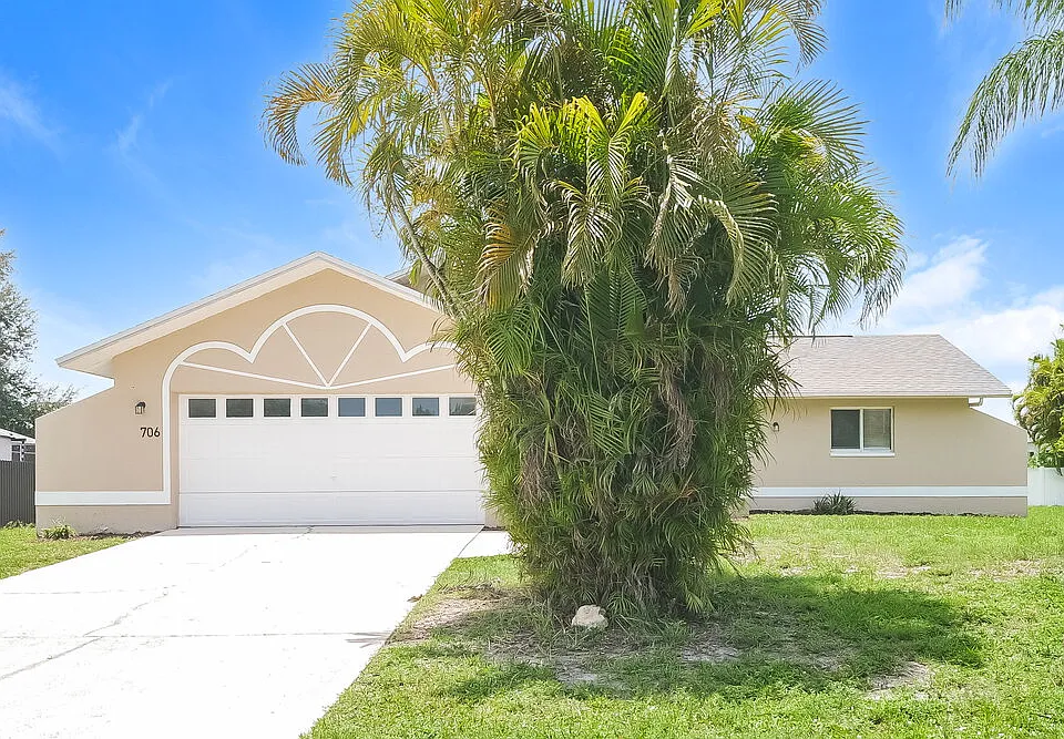 706 SW 11th St