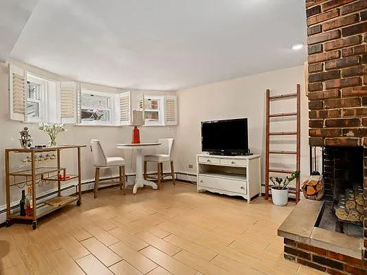 806 W George St #G — Photo 12