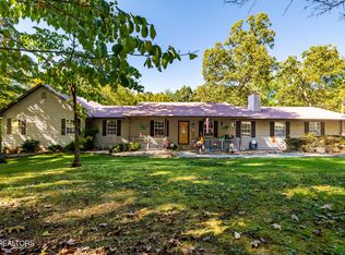 1845 Tree Tops Ln, Seymour, TN 37865