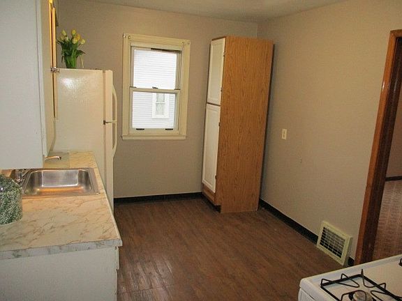 5th image of 34 Dorothy Ave