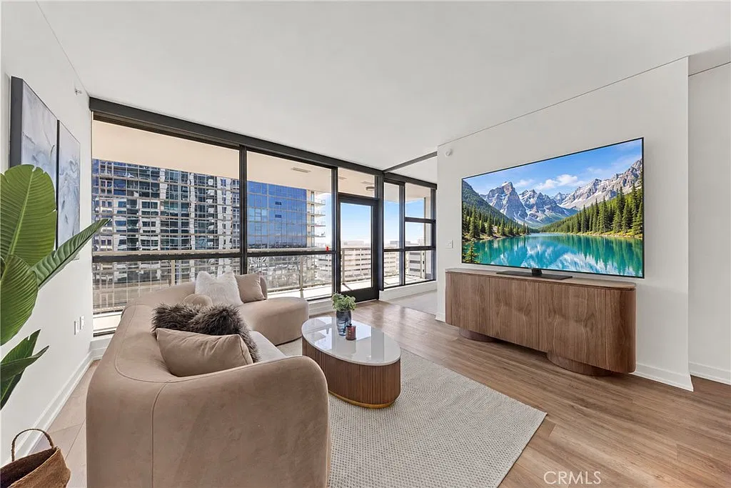 2 bed, 1297 sqft, $6,800 — Photo 3