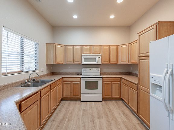 3rd image of 8074 W BECK Lane