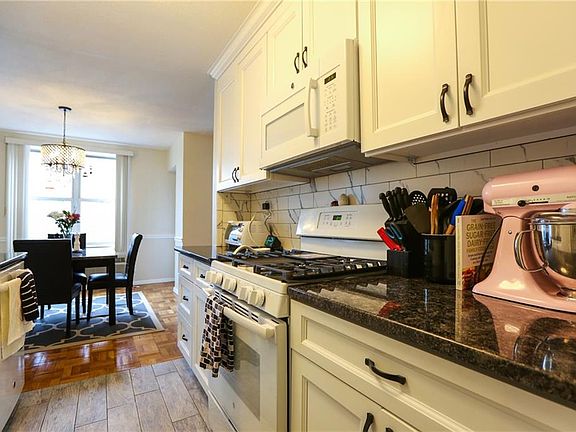 5th image of 222 Martling Ave APT 2L