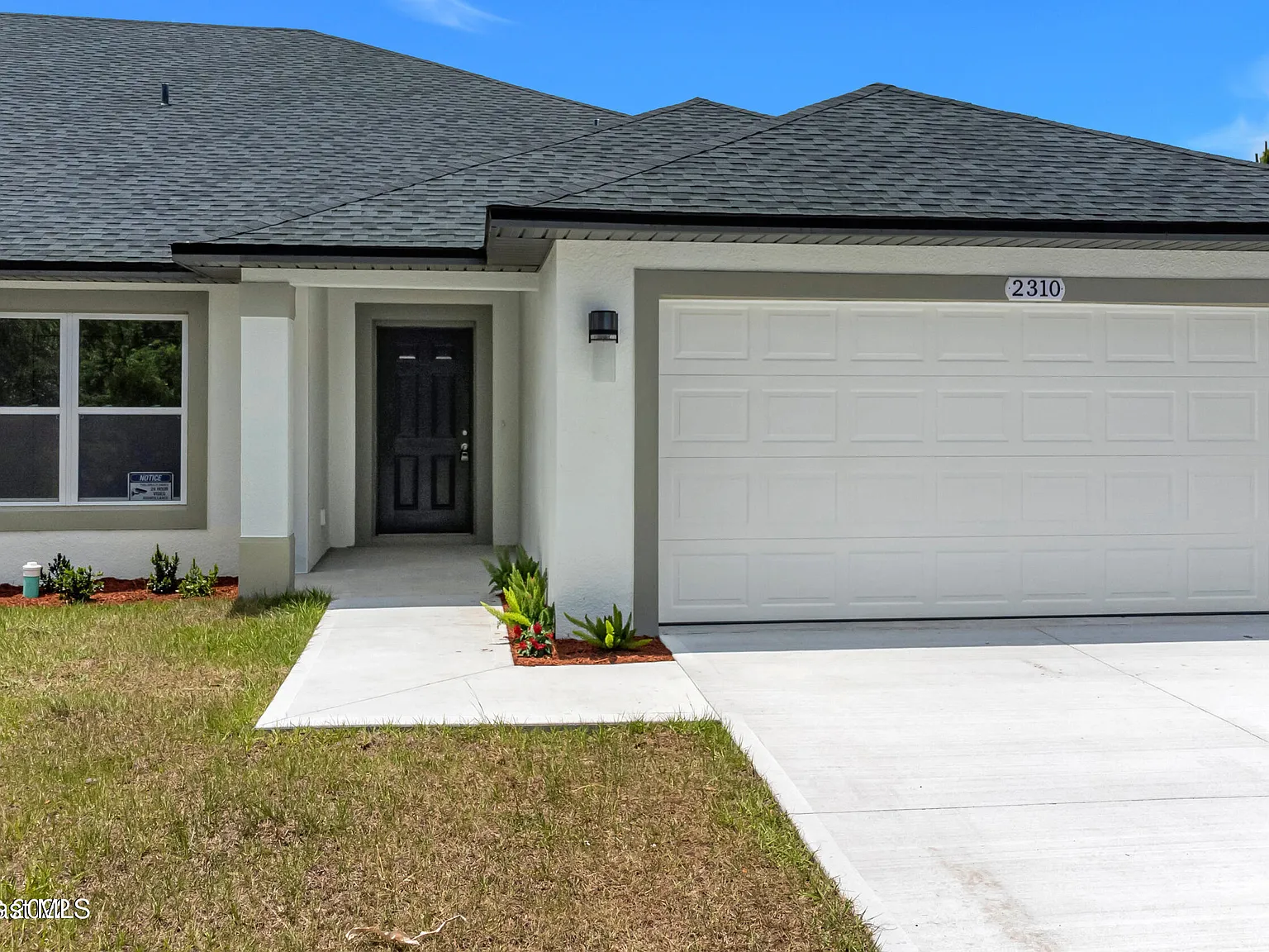 3 bed, 2.0 bath, 1800 sqft, $2,300 — Photo 2