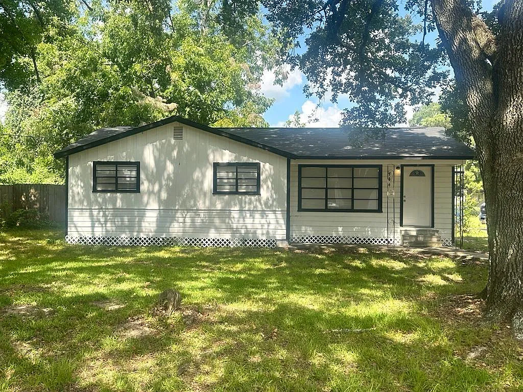 3 bed, 2.0 bath, 1190 sqft, $1,600 — Photo 1