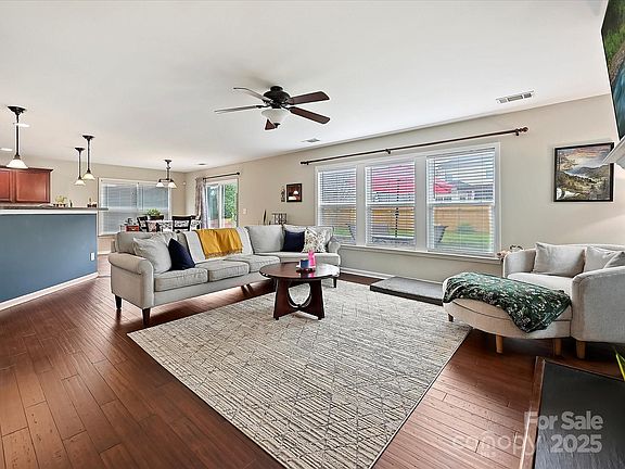 4th image of 6224 Woodland Commons Dr