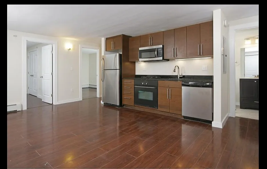 4 bed, 9999 sqft, $4,800 — Photo 3