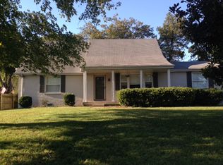 2522 Edge O Lake Dr, Nashville, TN 37217