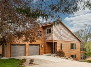 3660 Lakeview Ct NE, Rochester, MN 55906