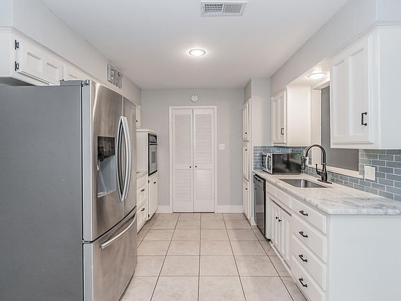 3rd image of 3702 French Wood Dr