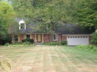 15900 Auburndale St, Livonia, MI 48154
