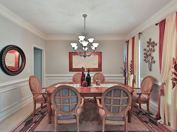5th image of 9819 Forest Hill Dr