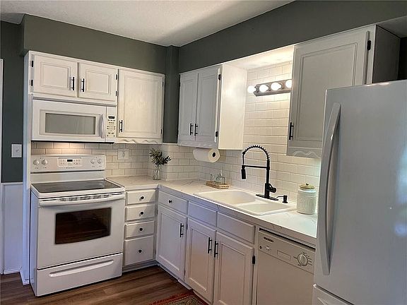 3rd image of 1004 Walnut St