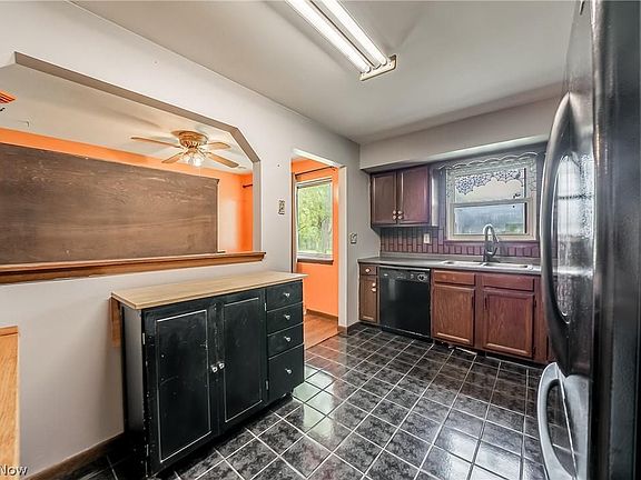5th image of 35191 Downing Ave
