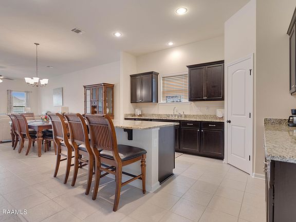 5th image of 606 Elwick Dr