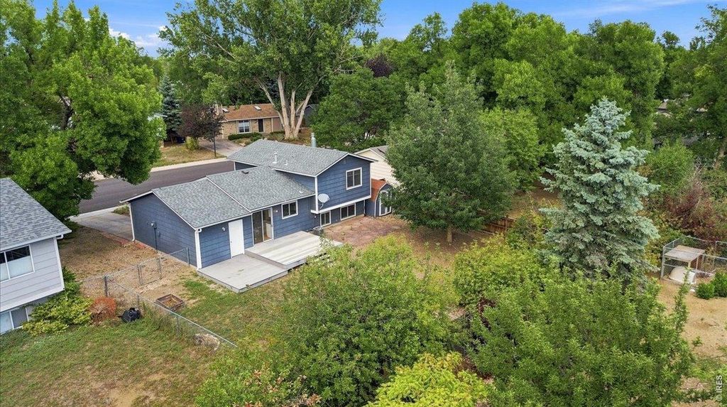 2425 Wapiti Rd