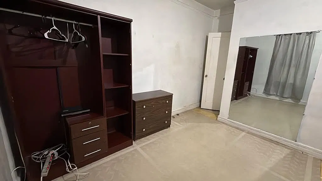 3 bed, $1,200 — Photo 2