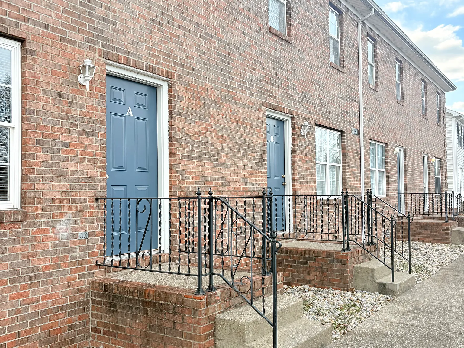 2 bed, 1.5 bath, 1000 sqft, $895 — Photo 1